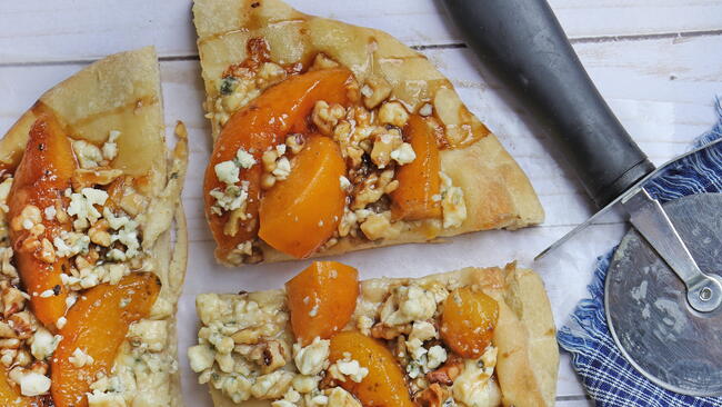 peach pizza
