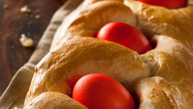 Greek Easter Bread With Red Eggs (Lambropsomo)